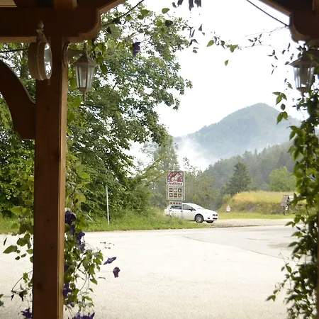 Kmecki Hram Fortuna בית הארחה