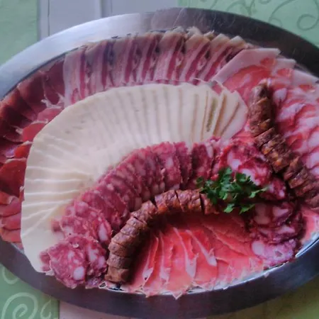 Kmecki Hram Fortuna 招待所 3*