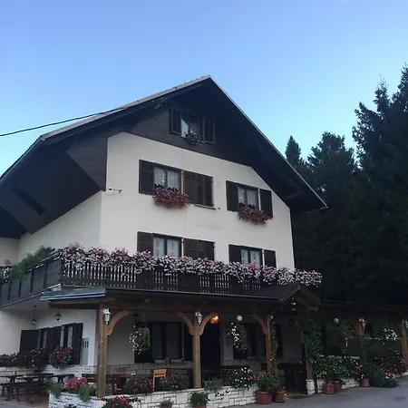 Guest house Kmecki Hram Fortuna 3*