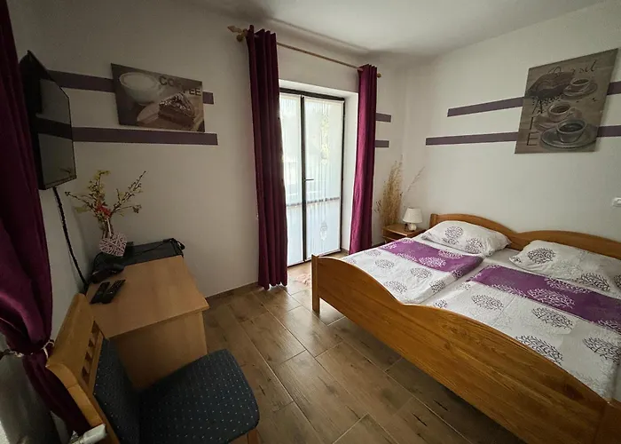 ゲストハウス Kmecki Hram Fortuna 3*