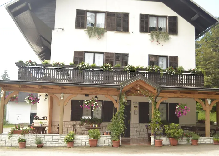 ゲストハウス Kmecki Hram Fortuna 3*